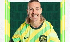 乐鱼娱乐在线登录入口-对位处刑！杰克逊-欧文德甲主力中场+队长，抢断黄政宇兜射破门