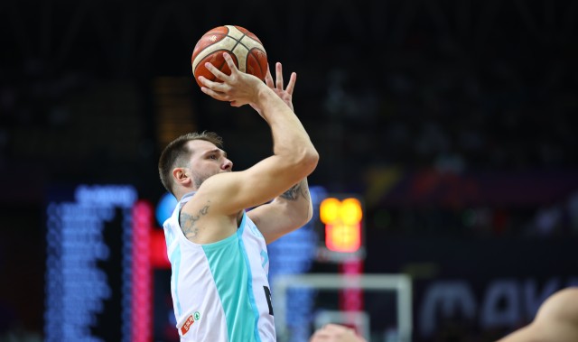 乐鱼vip 注册-东契奇22投8中贡献26分7篮板4助攻3抢断1盖帽，率斯洛文尼亚力克强敌锁定晋级席位