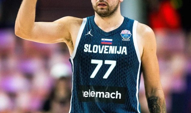 乐鱼娱乐在线登录入口-场均32分+最佳防守提名！看到东契奇暴走，湖人还敢敷衍詹姆斯吗