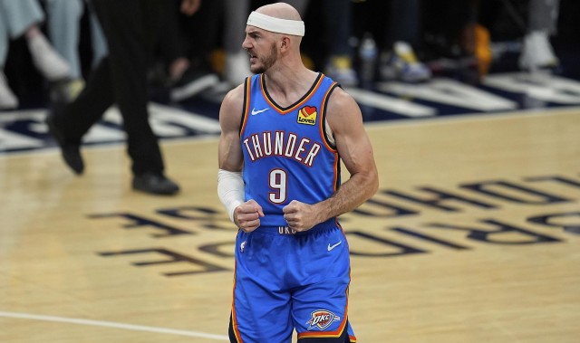 戴格诺特：卡鲁索是竞争狂魔 攻防两端他都能提供关键帮助